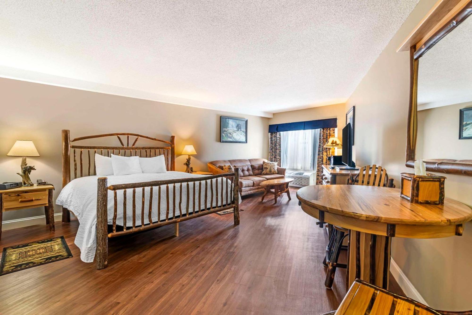 Black Bear Inn, Ascend Hotel Collection Orono Exterior photo